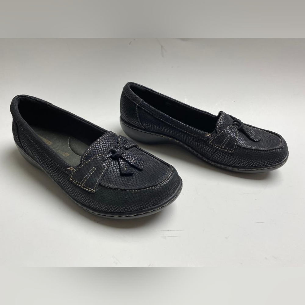 Clarks women shoes leather Loafer color black slip-on style Moccasin size 9.5 XW